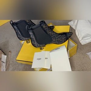 Fendi boots almost new